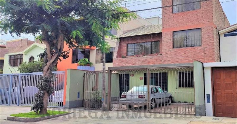 Casa en Venta en La Molina. La Ensenada, Lima