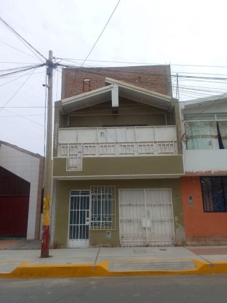 VENDEMOS UNA CASA - CENTRO DE NASCA
