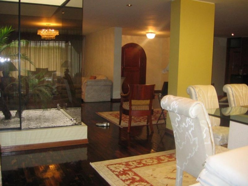 VENDO CASA EN SAN BORJA, A 2 CUADRAS DEL PENTAGONITO