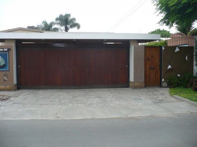 Foto Casa en Venta en LA MOLINA, La Molina, Lima - U$D 1.100.000 - CAV36765 - BienesOnLine
