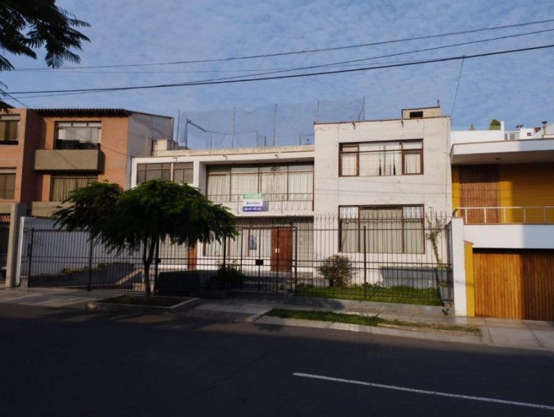 VENTA DE CASA EN MIRAFLORES POR EL CC AURORA
