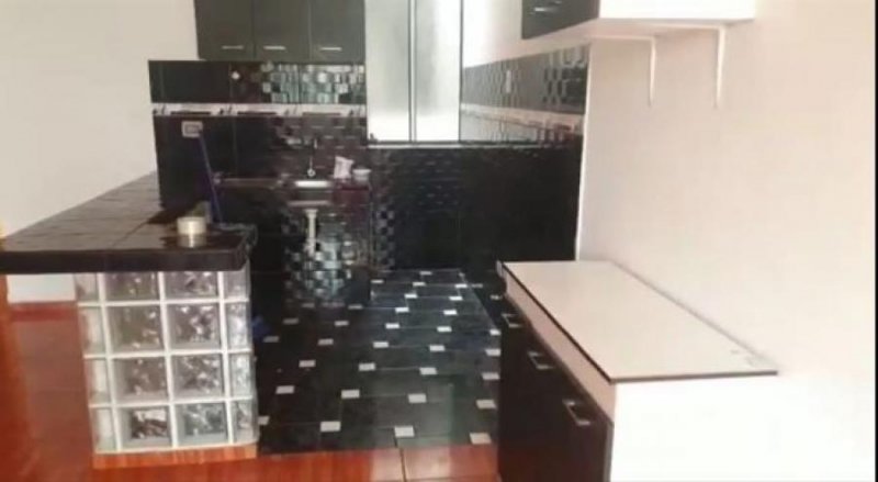 VENTA DE DEPARTAMENTO EN SAN JUAN DE LURIGANCHO CON VISTA A LA CALLE